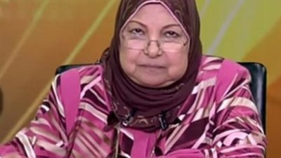 بعد تصريحات سعاد صالح .. الحنابلة: يرى شعرها عادي..الإفتاء: وشها بس.. يشوف إيه بالظبط!