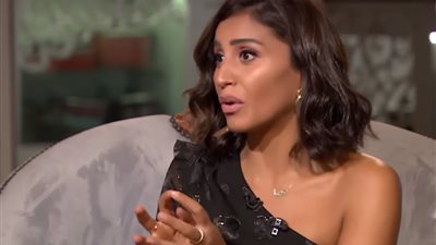 طفلة صغيرة تتسبب في تحول دينا الشربيني إلى 