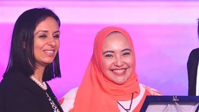 مايا مرسي تهنئ داليا مصطفى  لحصولها على جائزة الإلهام  لمنع العنف الأسري 