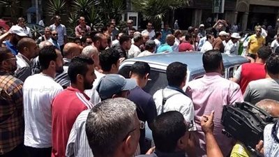 تشييع جنازة الفنان عادل أمين بمسقط رأسه بالإسكندرية