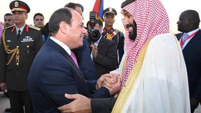 ولي العهد السعودي يغادر مطار القاهرة