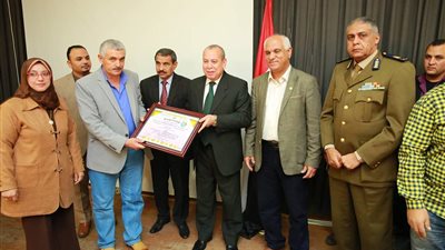 محافظ كفر الشيخ يكرم الكيميائية داليا حسن خفاجي.. لهذه الأسباب!