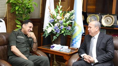 محافظ كفرالشيخ يستقبل اللواء عزالدين صالح لتفقد المصنع الأول للرمال السوداء