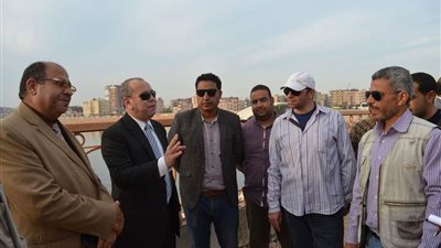 صور.. محافظ كفرالشيخ يتابع أعمال كورنيش حماية بحيرة البرلس