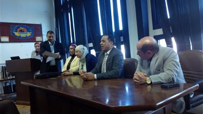 رئيس جامعة دمنهور يكرم المتميزين في تطبيق معايير الجودة بجميع الكليات