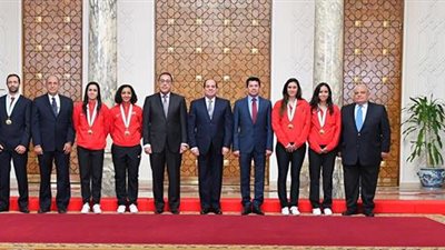 صور | استقبال الرئيس السيسي المنتخب الوطني للاسكواش