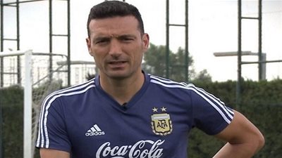 رئيس الاتحاد الأرجنتيني يجدد الثقة في سكالوني