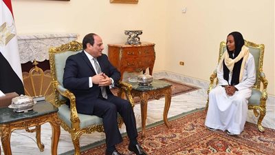 السيسي في أسبوع .. استهل نشاطه بالمشروعات واختتمه بمقابلة مروة العبد
