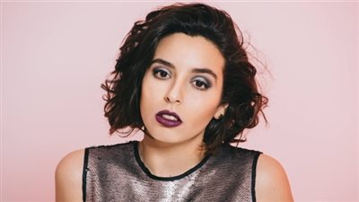 خالف تعرف .. سارة عبد الرحمن تبحث عن الشهرة بملابسها الغريبة ..أخرهم من الوكالة
