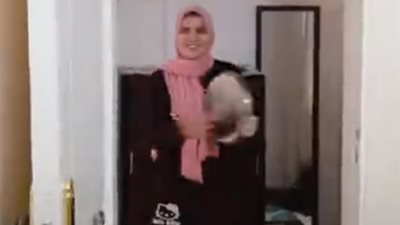 بالشبشب.. نهاية مضحكة لفتاة كشفت لوالدتها رغبتها في الزواج