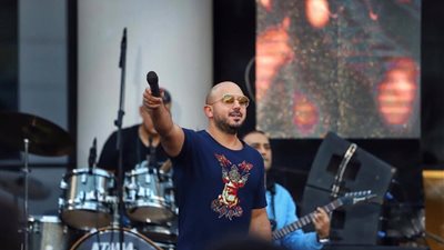 صور| محمود العسيلي يحيي حفل  welcome party لطلاب