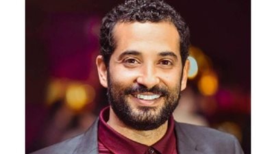 فيديو| اعترفات عمرو سعد حول تسريحة شعره المثيرة في مهرجان الجونة