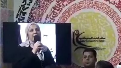 فيديو| والدة شهيد تصرخ: زوجته منعتني من رؤية أحفادي
