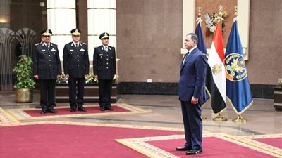 صور .. وزير الداخلية يشهد مراسم تخريج دفعه الضباط المتخصصين 