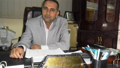 سواتر ترابية حول بركة صرف مدينة الخارجة في الوادي الجديد 