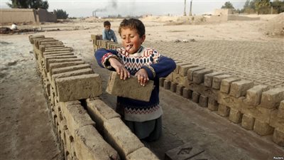 خليه يكمل تعليم .. نتائج كارثية لترك المدرسة في وقت مبكر
