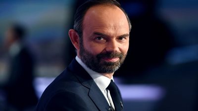 رئيس الوزراء الفرنسي : سنجمد رفع الضرائب على المحروقات لمدة 6 أشهر 