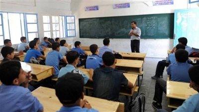 الحكومة تفند الشائعات.. إقرار خصومات على المعلمين بهدف تقليل النفقات