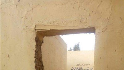 انتهاك حرمة الموتى.. أهالي الفشن يستغيثون من سرقة أبواب المقابر
