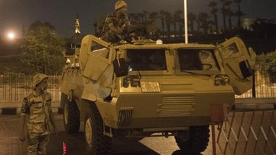 اشتباكات عنيفة بين الأمن والإرهابيين على طريق أسيوط الوادي الجديد