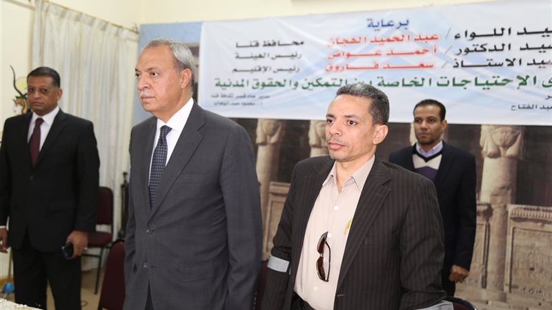 محافظ قنا