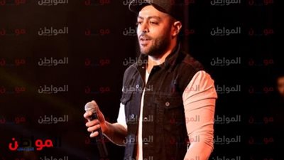 صور| تامر عاشور يشعل حفل الجامعة البريطانية