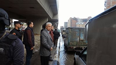 صور.. مدير أمن البحيرة يتفقد الكباري العلوية اثناء هطول الأمطار بدمنهور