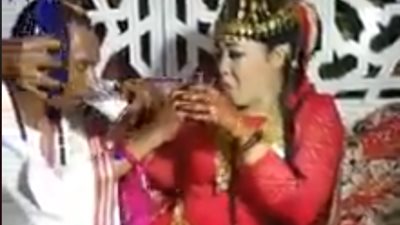 هنقضيها تفتفه ولا ايه.. عروس تبصق على زوجها .. ورد فعله صادم 