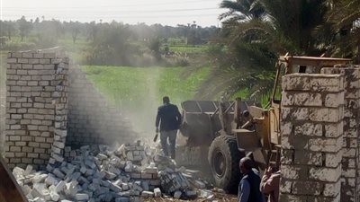 إزالة تعديات الأراضي الزراعية بالشواشنة.. ومحافظ الفيوم: مستمرون