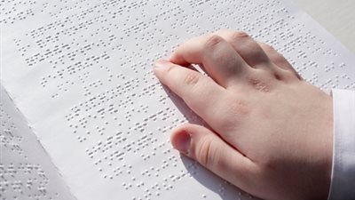إقرئي لطفلك .. كيف تختارين كتب لابنك المعاق