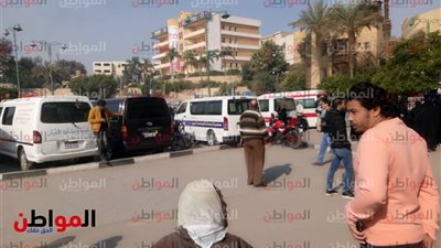 صور .. وصول جثمان المنتج أحمد السيد إلى مسجد السيدة نفيسة مع 9 نعوش