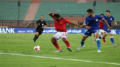 الأهلي يضرب السادات برباعية في الشوط الأول