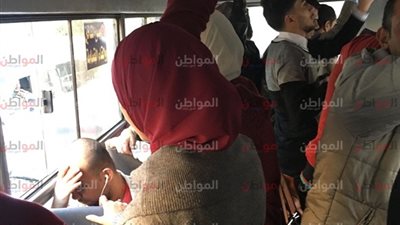 فيديو| منعا للتحرش .. سائق ميني باص يعزل السيدات عن الرجال