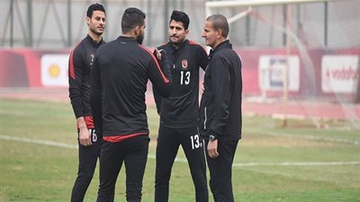 أحدهم أجنبي.. 5 حلول أمام الأهلي لإنهاء أزمة حراسة المرمى