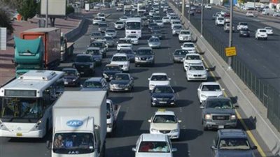  تصادم سيارتين يتسبب فى زحام مروري أعلى محور صلاح سالم 