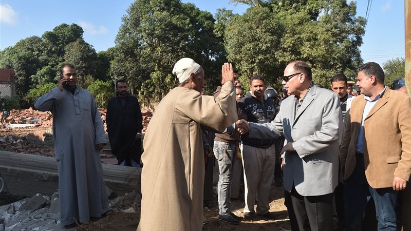 محافظ الفيوم أثناء