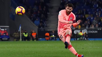 ميسي يقود التشكيل المثالي لجولة الدوري الإسباني