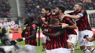 ميلان يحول أنظاره نحو نجمي مانشستر يونايتد وليفربول