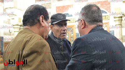 صور| أحمد بدير وفتوح أحمد يصلان عزاء محمود القلعاوي