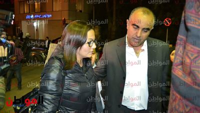 صور| بشرى تقدم العزاء في الفنان الراحل محمود القلعاوي 