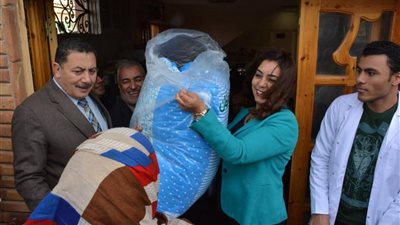 مستقبل وطن ينظم قوافل طبية ويوزع البطاطين على أهالى محافظة دمياط