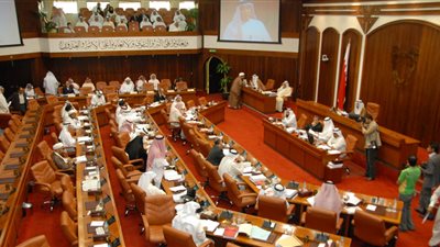 فوزية زينل.. أول رئيسة سيدة للبرلمان البحريني