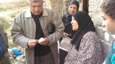 التضامن الاجتماعي تصرف بطانية ومبلغ مالي لمتضرري قرية قشوع بالإسكندرية