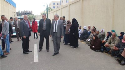 رئيس جامعة كفر الشيخ يتابع مبادرة  100 مليون صحة بالمستشفى الجامعي