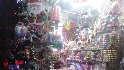 صور .. أجواء احتفالات الأقباط بقرب عيد الميلاد المجيد في شوارع شبرا