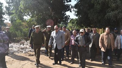 استمرارًا لتكثيف الحملات.. المحافظ على رأس حملة إزالات بمركز الفيوم