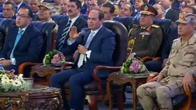 الرئيس السيسي يضع محافظ القاهرة فى موقف محرج بـ 3 أسئلة ويعلق: طبعاً متعرفش  
