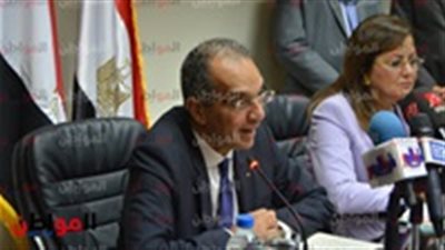 وزير الاتصالات يبحث مع 