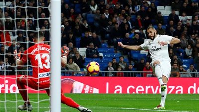 ريال مدريد يعبر رايو فاييكانو بهدف كريم بنزيما