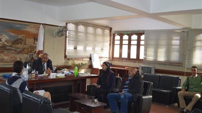 ‏صور.. الجامعة الأمريكية تنفذ محطات ومشروعات خدمية بواحة الفرافرة